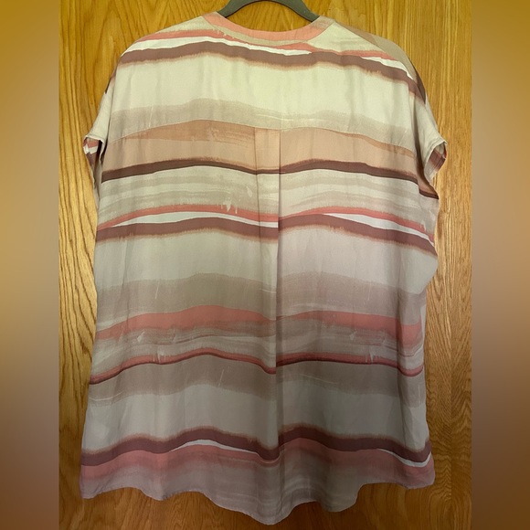 Torrid short sleeve blouse - Size 1 - Picture 2 of 2